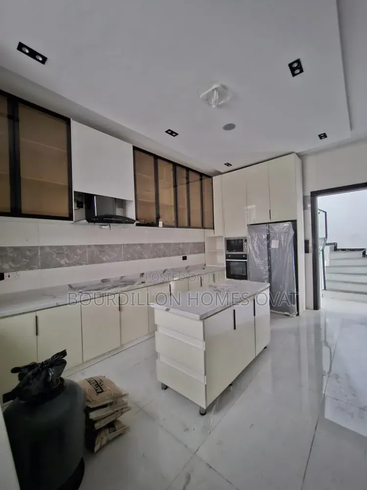 5bdrm Duplex in Orchid Lekki Lagos for sale in Lekki Expressway