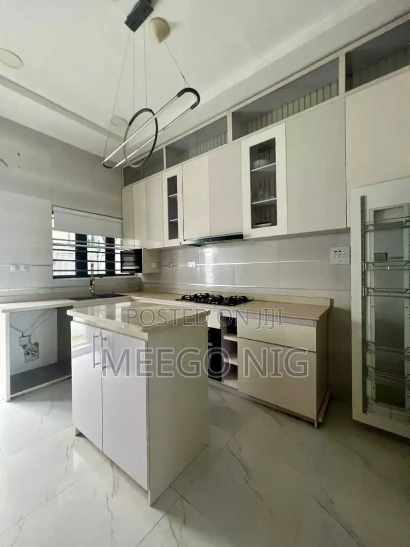 4bdrm Duplex in Chevron Lekki for sale in Chevron
