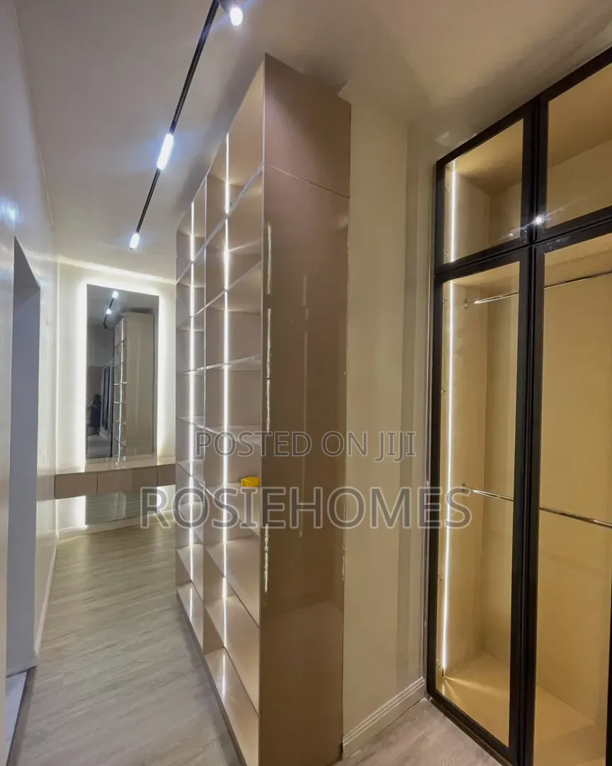 Furnished 4bdrm Duplex in Chevron for rent in Chevron