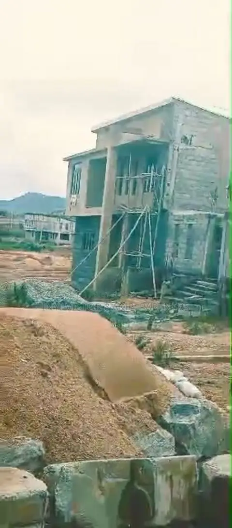 5bdrm Duplex in Life Camp for sale in Life Camp