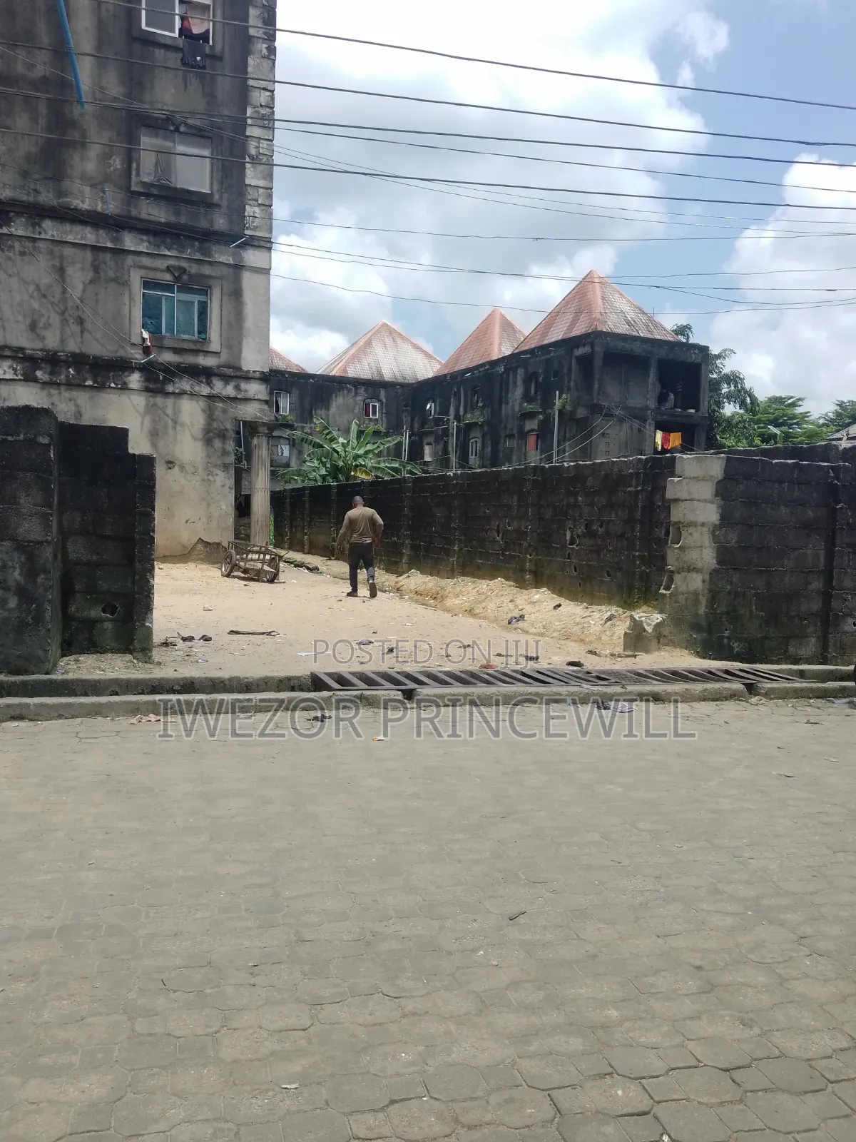 11 Plots With a Hotel Structure in GRA for Sale in Ikwerre