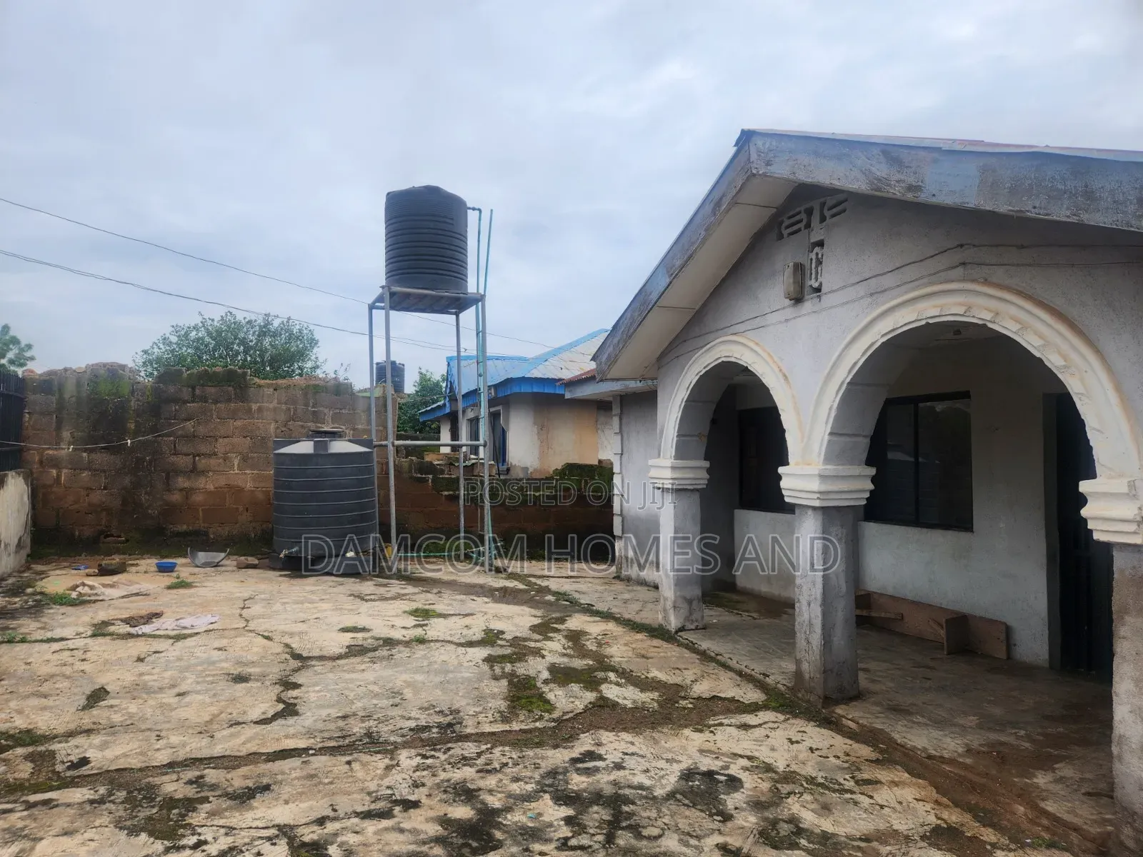 6bdrm Bungalow in Odo Oba for sale in Odo Oba