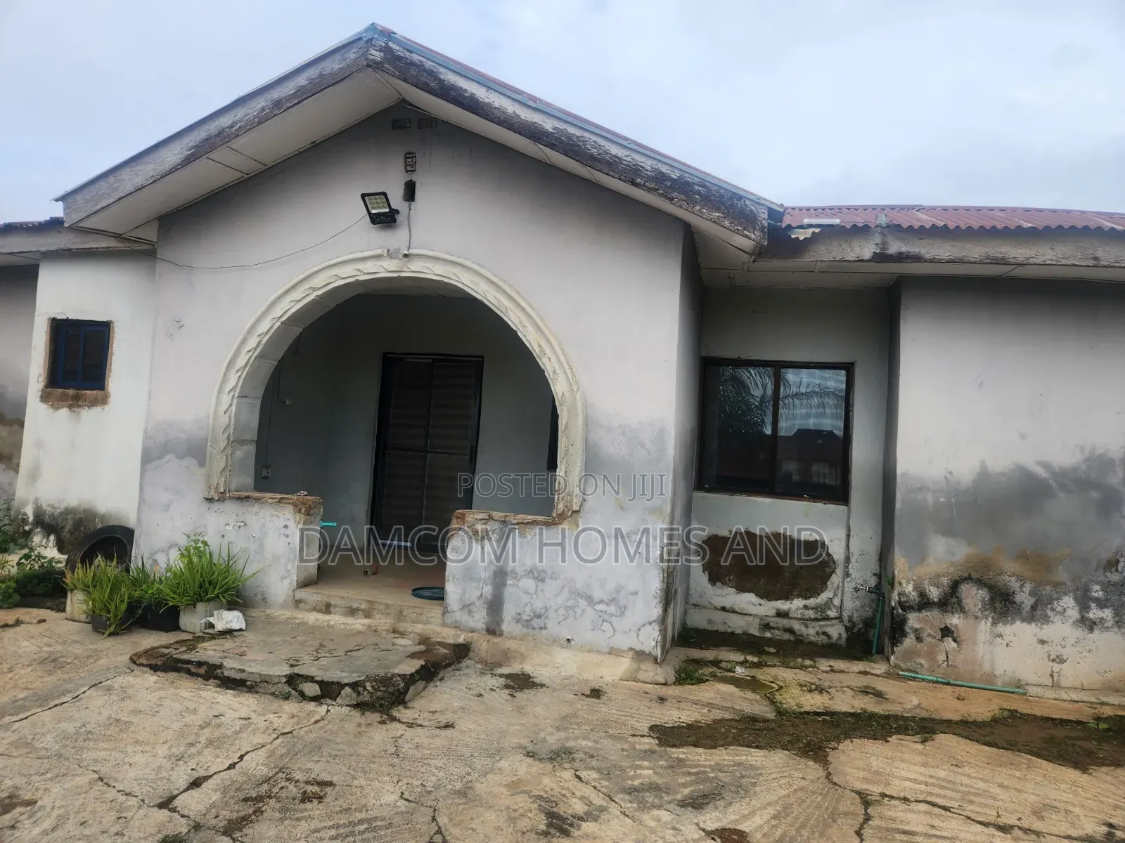 6bdrm Bungalow in Odo Oba for sale in Odo Oba