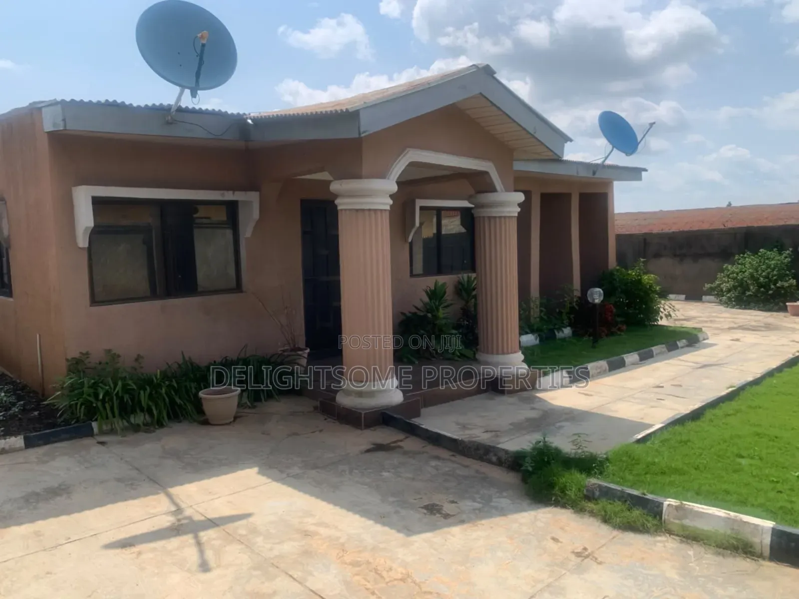 4bdrm Bungalow in Adetokun, Ologuneru for sale in Ologuneru