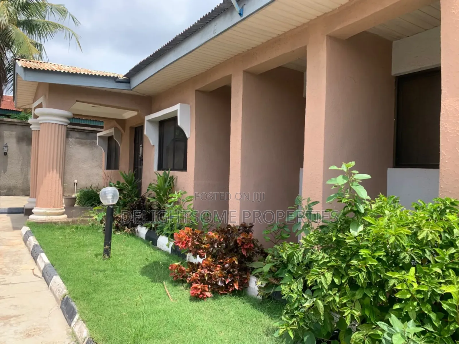 4bdrm Bungalow in Adetokun, Ologuneru for sale in Ologuneru