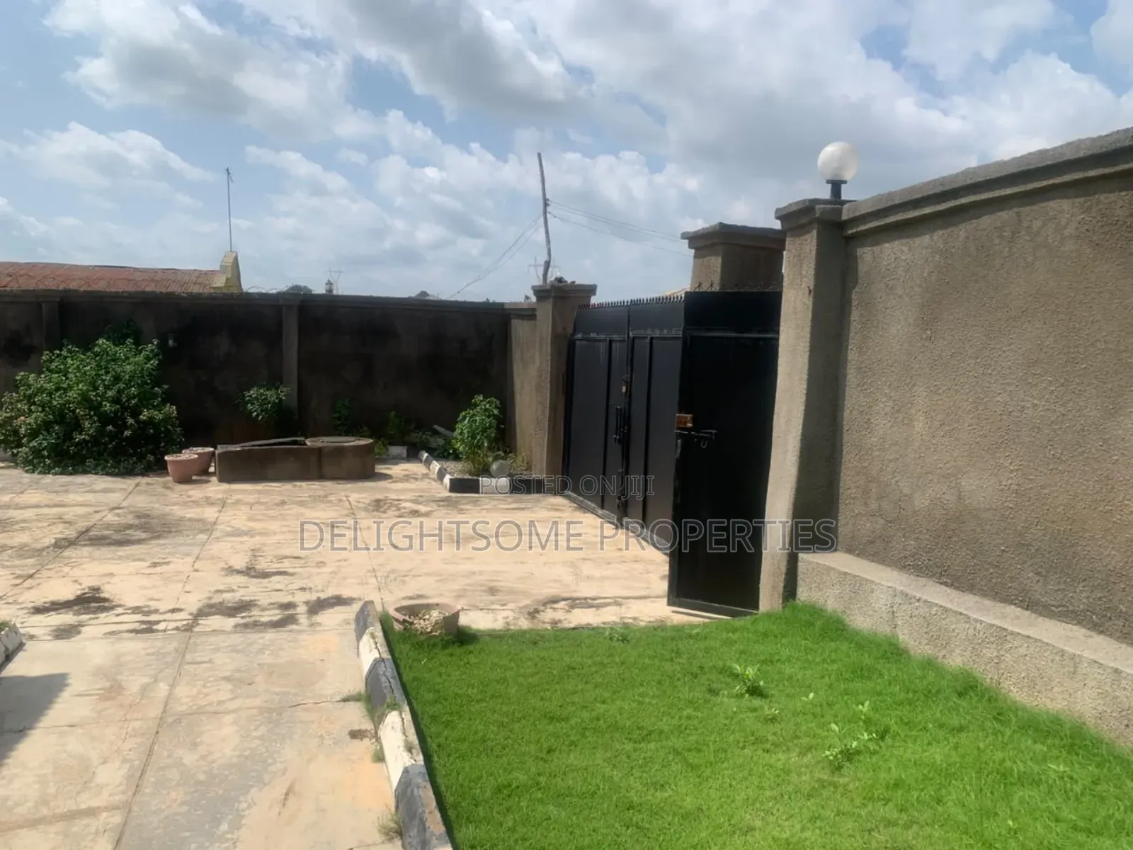 4bdrm Bungalow in Adetokun, Ologuneru for sale in Ologuneru