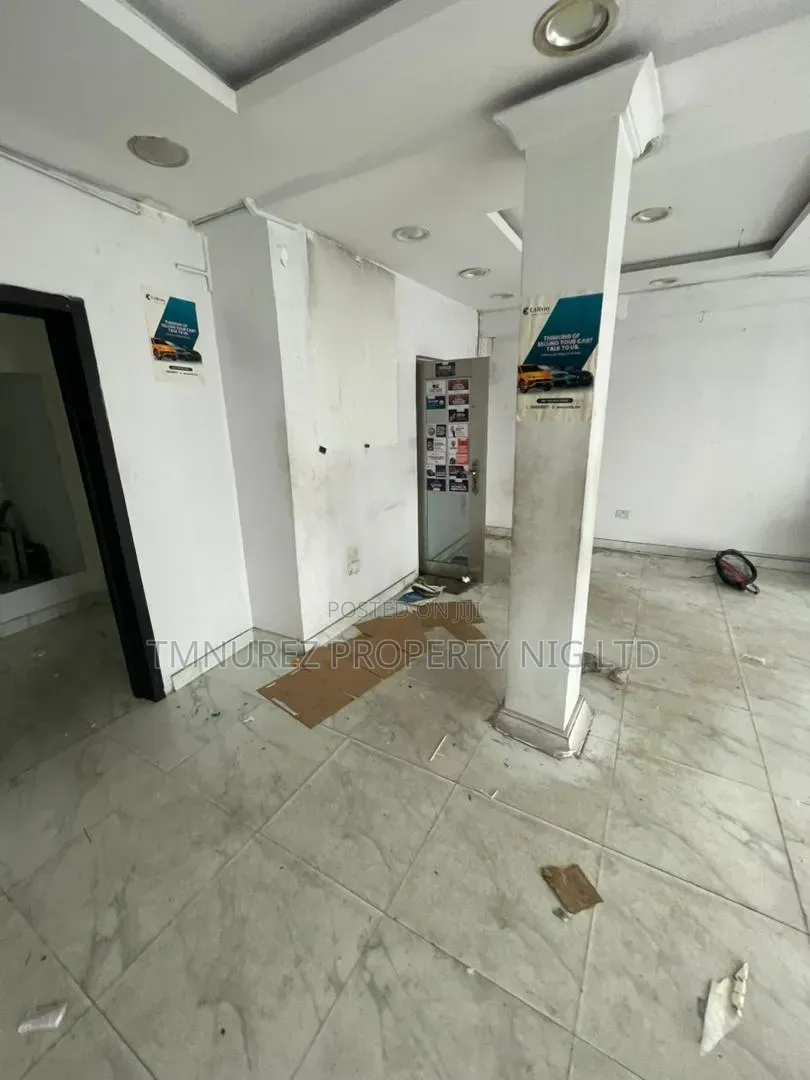 Showroom Direct Facing Road for Rent Lekki Phase1 in Lekki Phase 1
