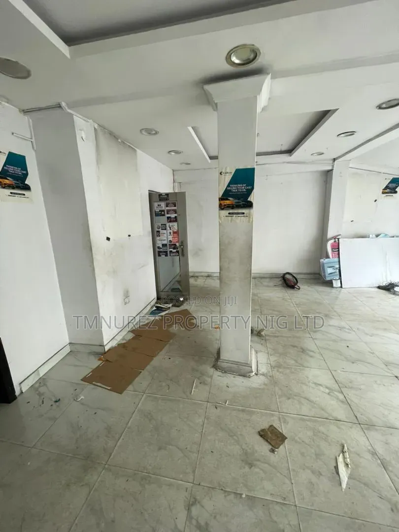 Showroom Direct Facing Road for Rent Lekki Phase1 in Lekki Phase 1