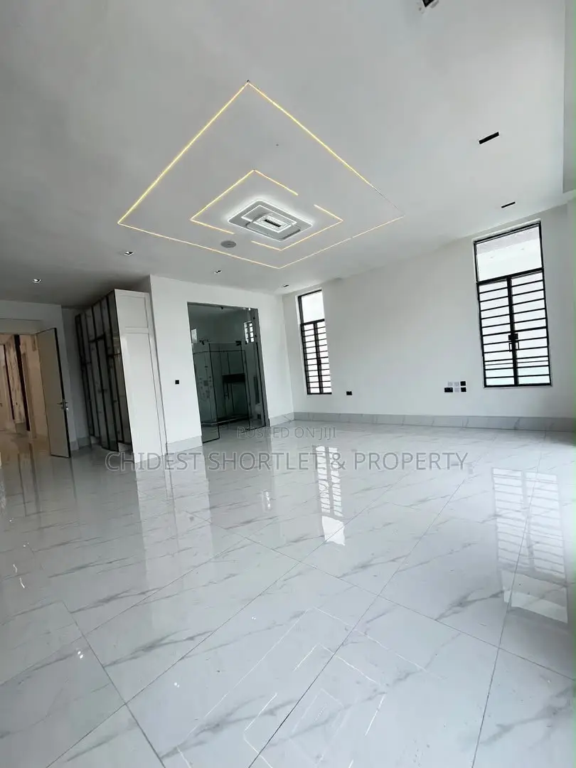 5bdrm Duplex in Chevron for sale in Chevron