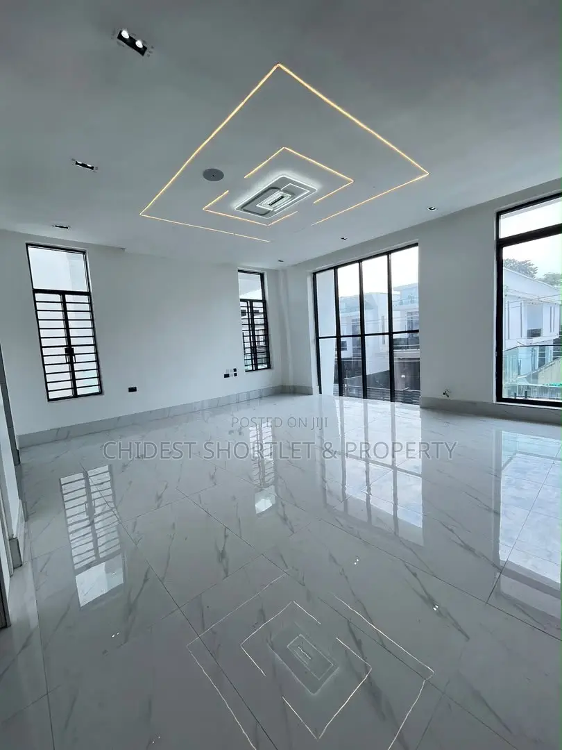 5bdrm Duplex in Chevron for sale in Chevron