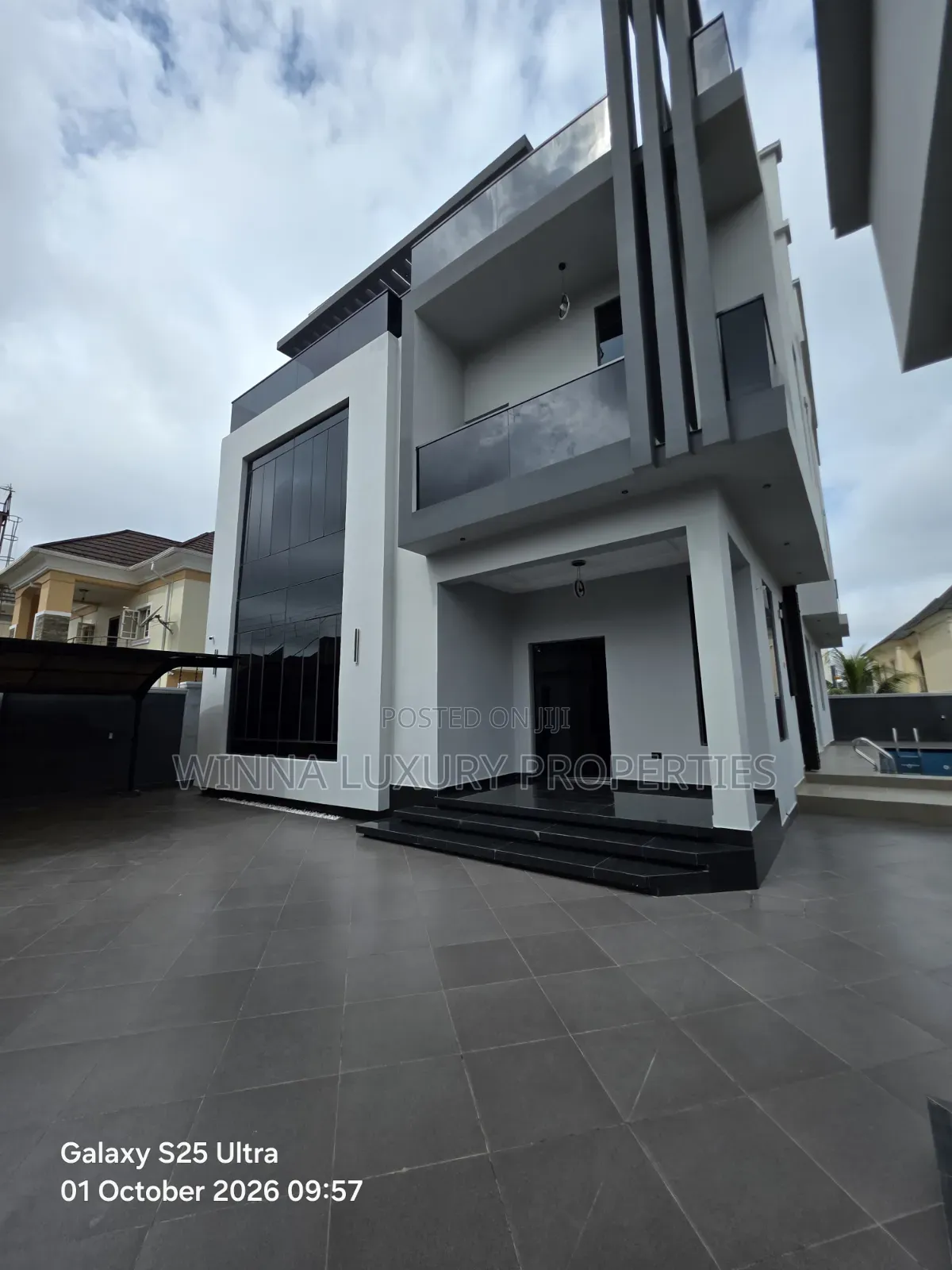 6bdrm Duplex in Apo Resettlement for sale in Apo Resettlement