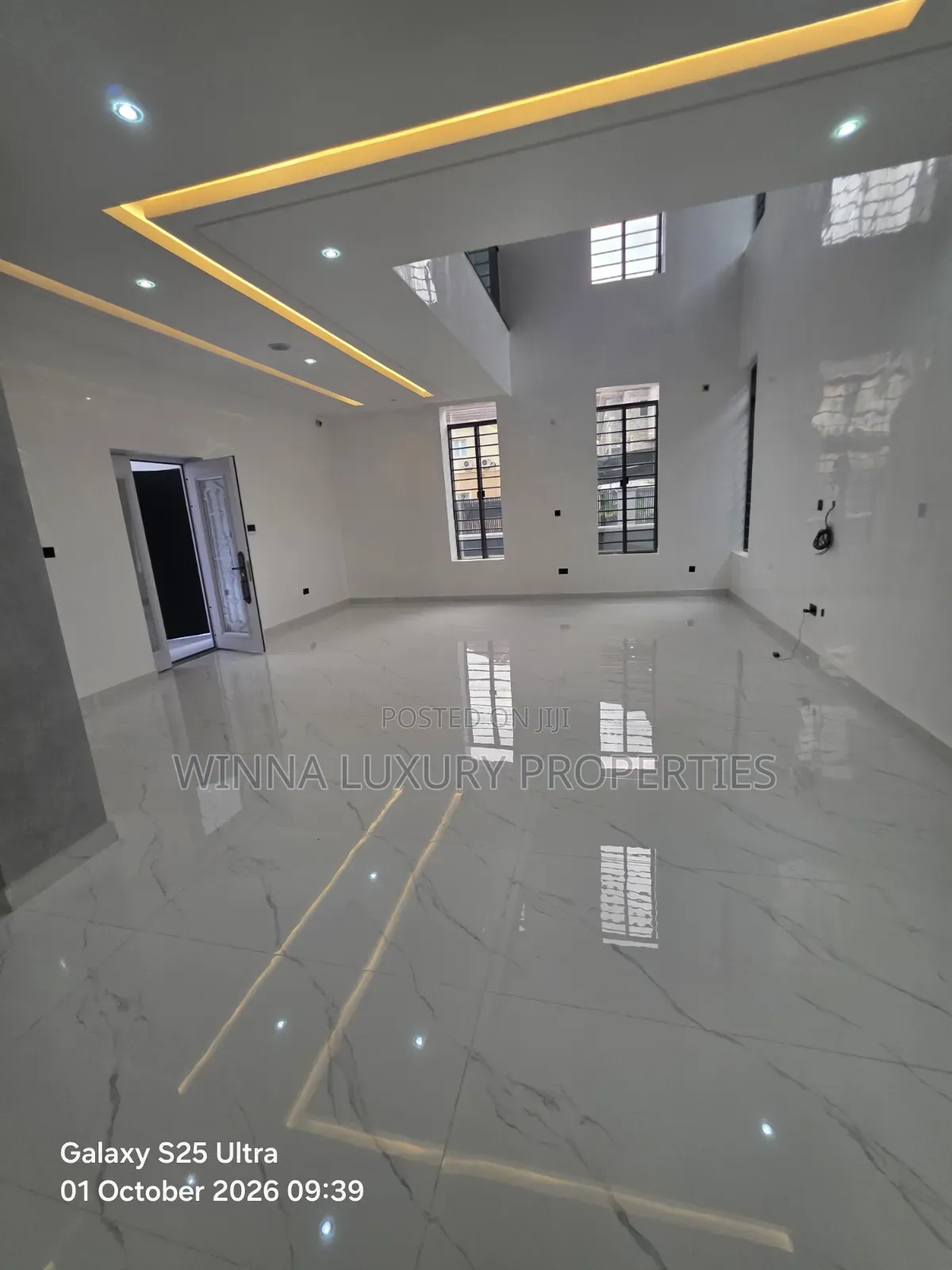 6bdrm Duplex in Apo Resettlement for sale in Apo Resettlement