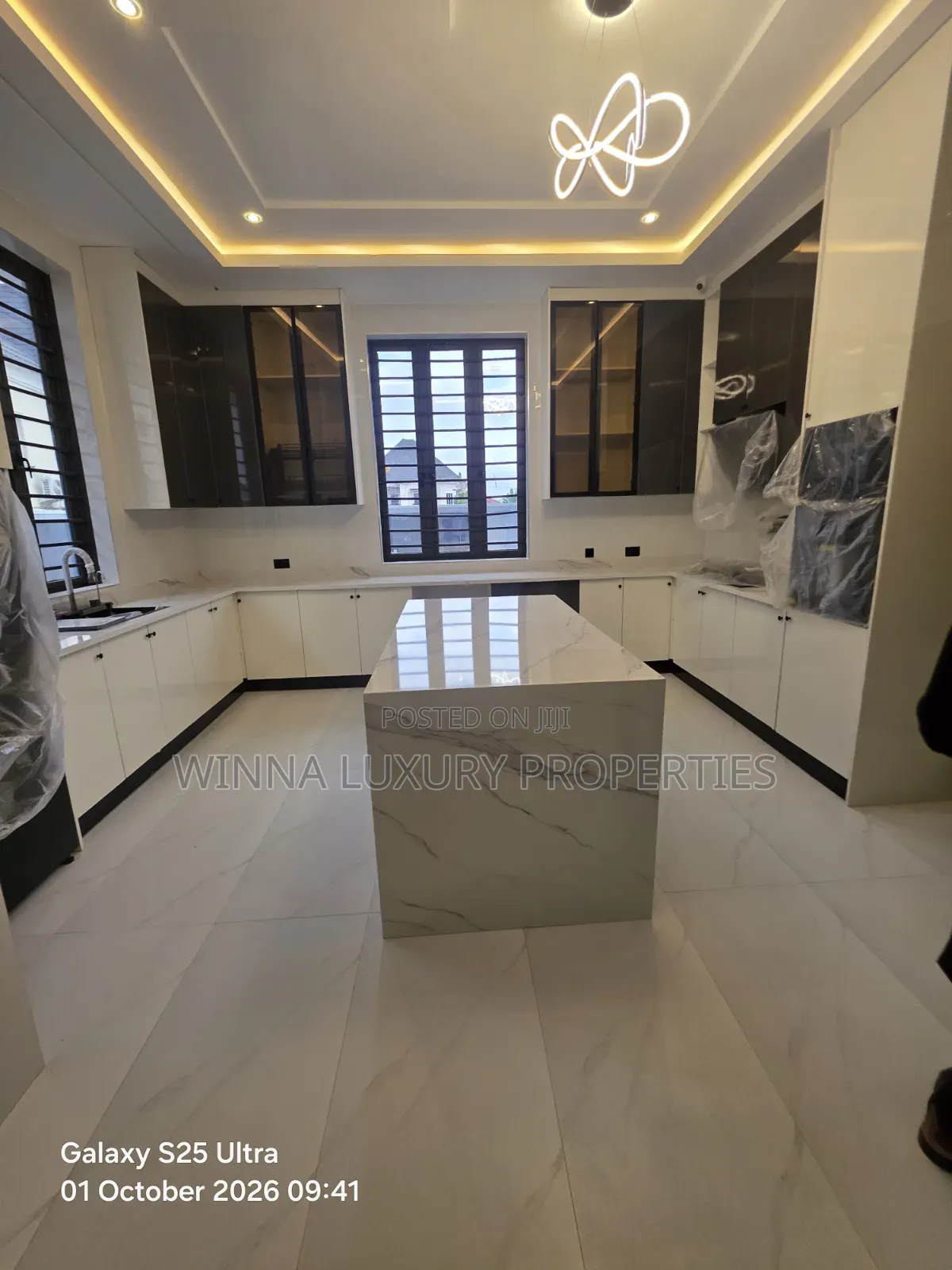 6bdrm Duplex in Apo Resettlement for sale in Apo Resettlement