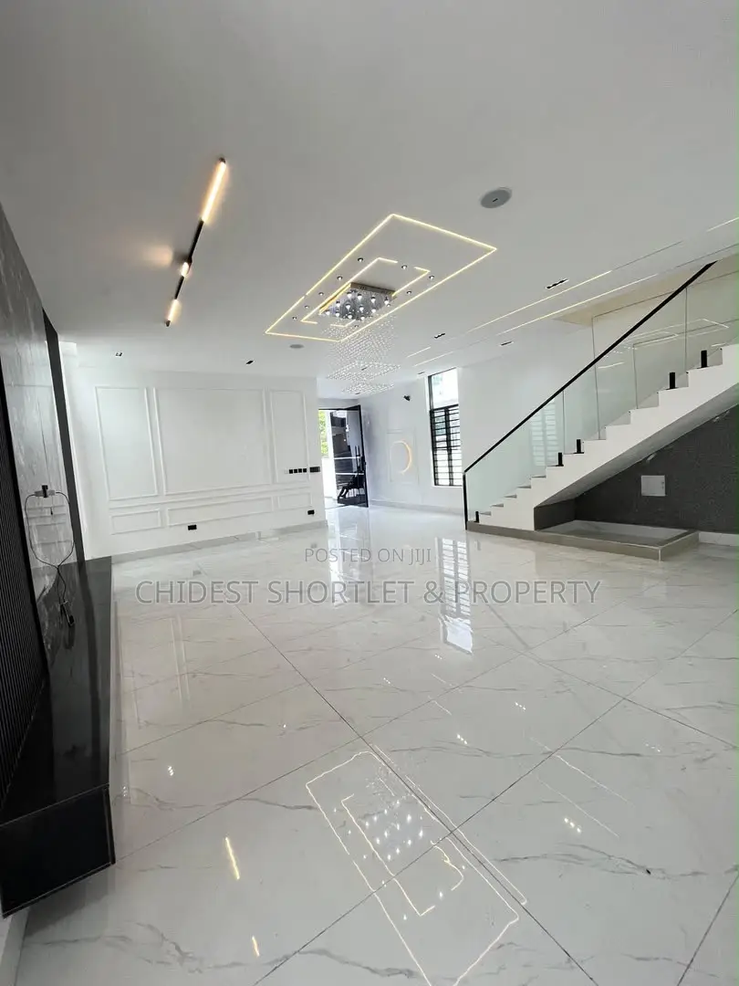 5bdrm Duplex in Chevron for sale in Chevron
