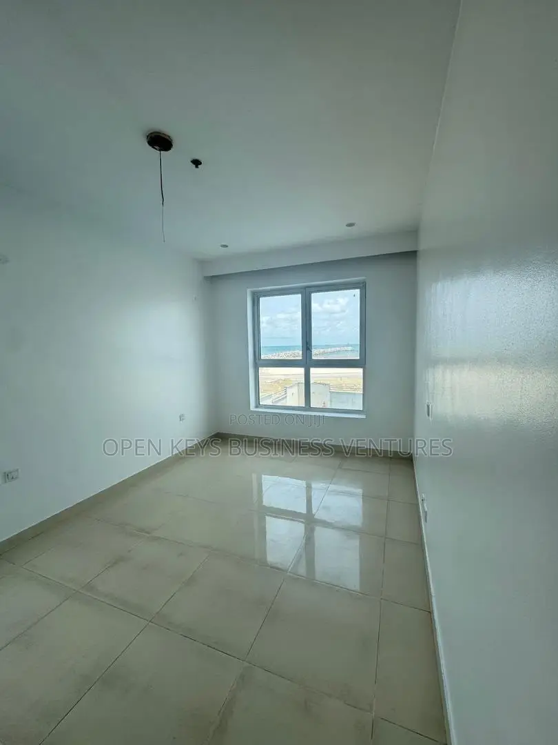 Furnished 2bdrm Apartment in Bluewater Apartments, Lekki Phase 1 in Lekki Phase 1