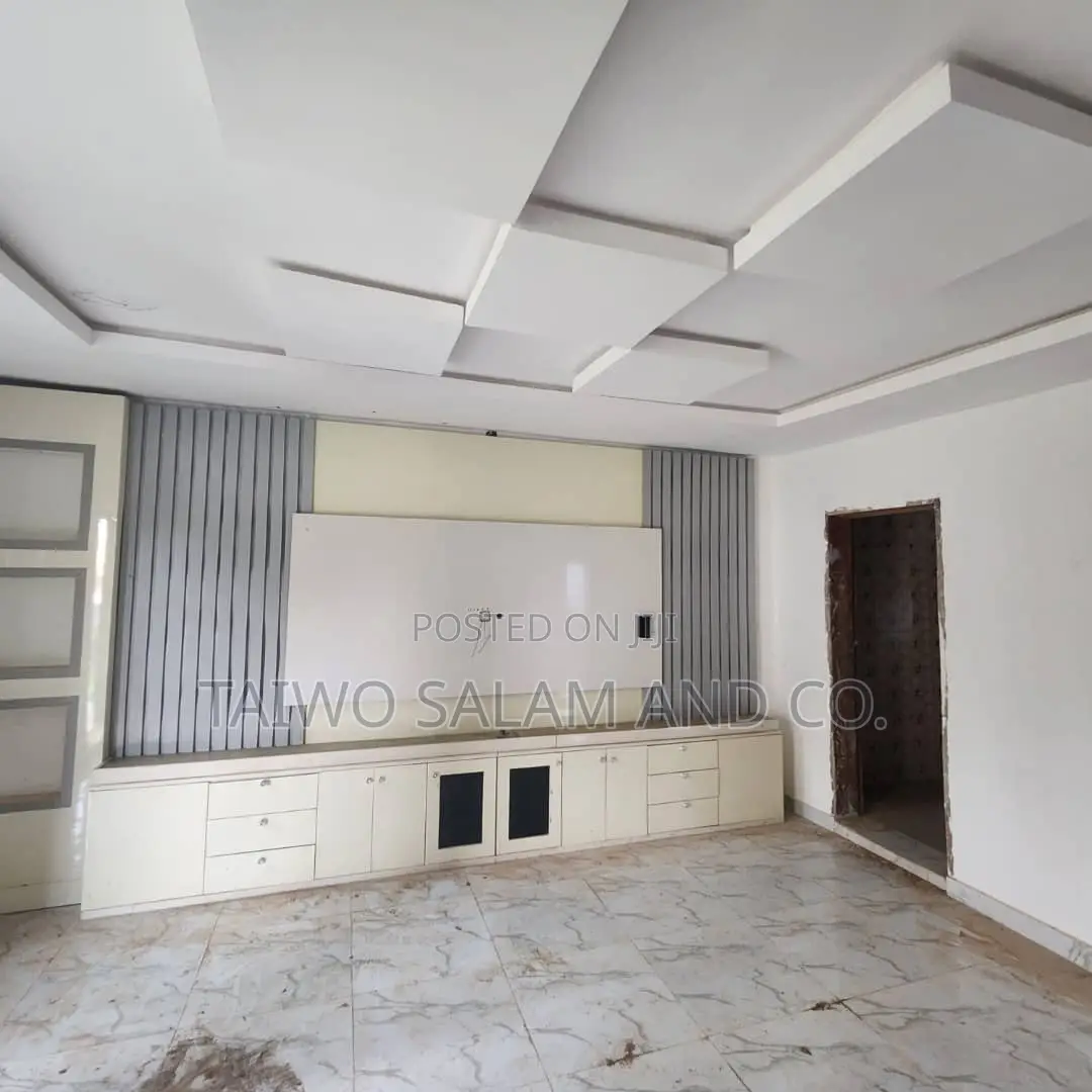 3bdrm Block of Flats in Jericho for sale in Jericho