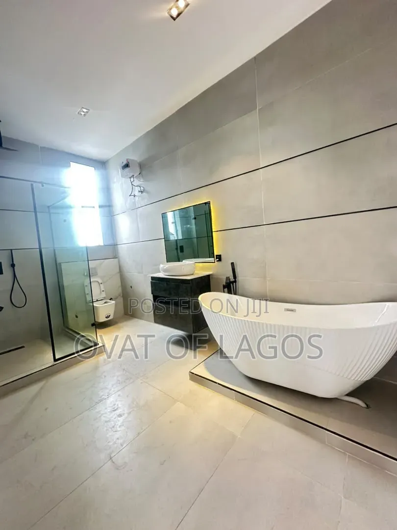 5bdrm Duplex in Lekki Expressway for sale in Lekki Expressway