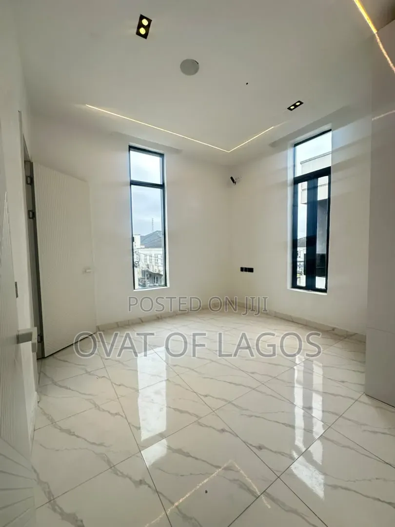 5bdrm Duplex in Lekki Expressway for sale in Lekki Expressway