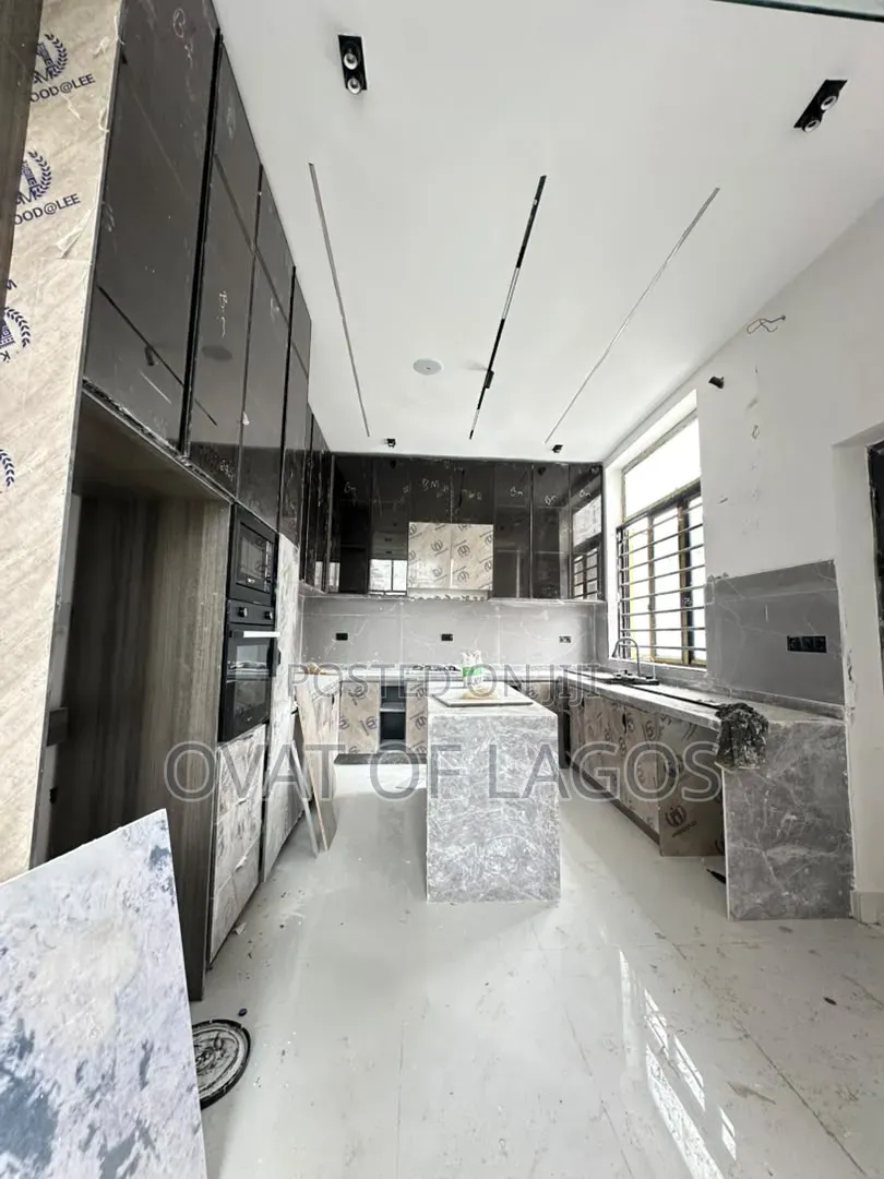 4bdrm Duplex in Lekki Expressway for sale in Lekki Expressway