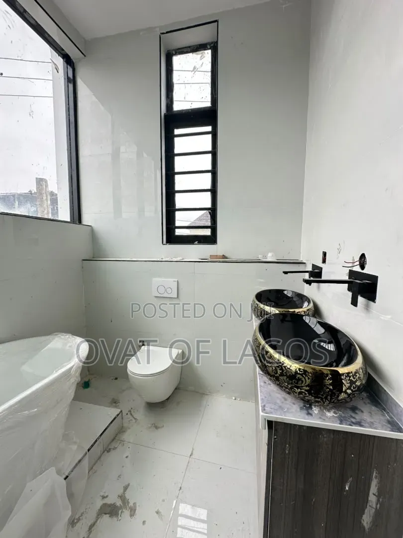 4bdrm Duplex in Lekki Expressway for sale in Lekki Expressway