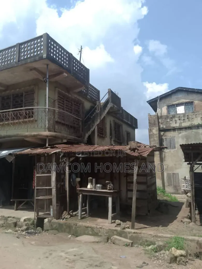 16bdrm Chalet in Imalenfealafia, Oke Ado for sale in Oke Ado
