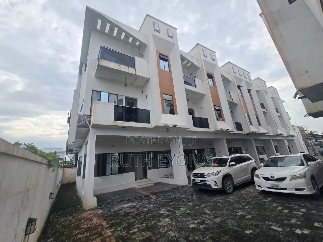4bdrm Townhouse / Terrace in Lekki Scheme 2, Abraham Adesanya Estate in Abraham Adesanya Estate