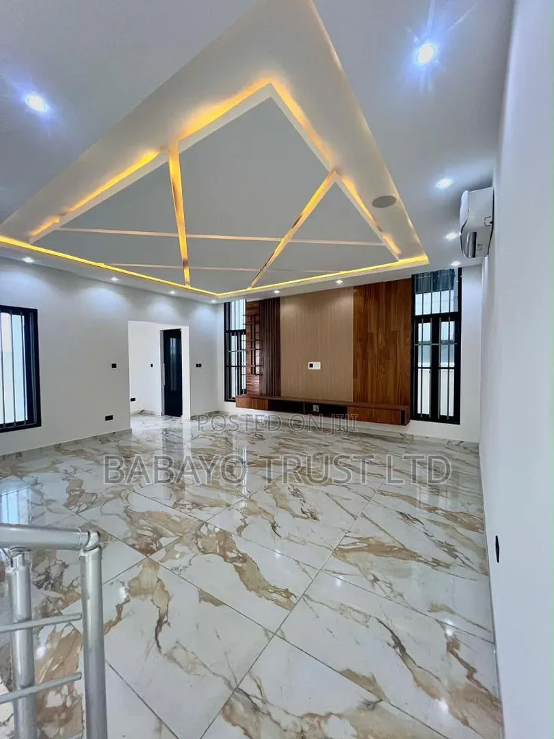 6bdrm Duplex in Lekki Phase 1 for sale in Lekki Phase 1