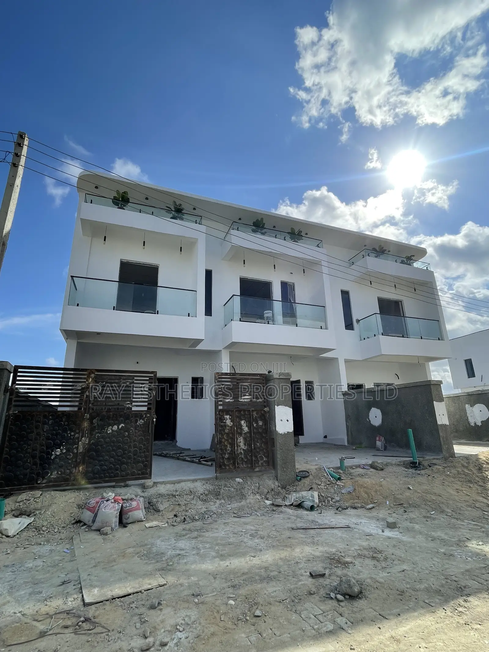 3bdrm Townhouse/Terrace in Off Lekki-Epe Expressway for sale in Off Lekki-Epe Expressway