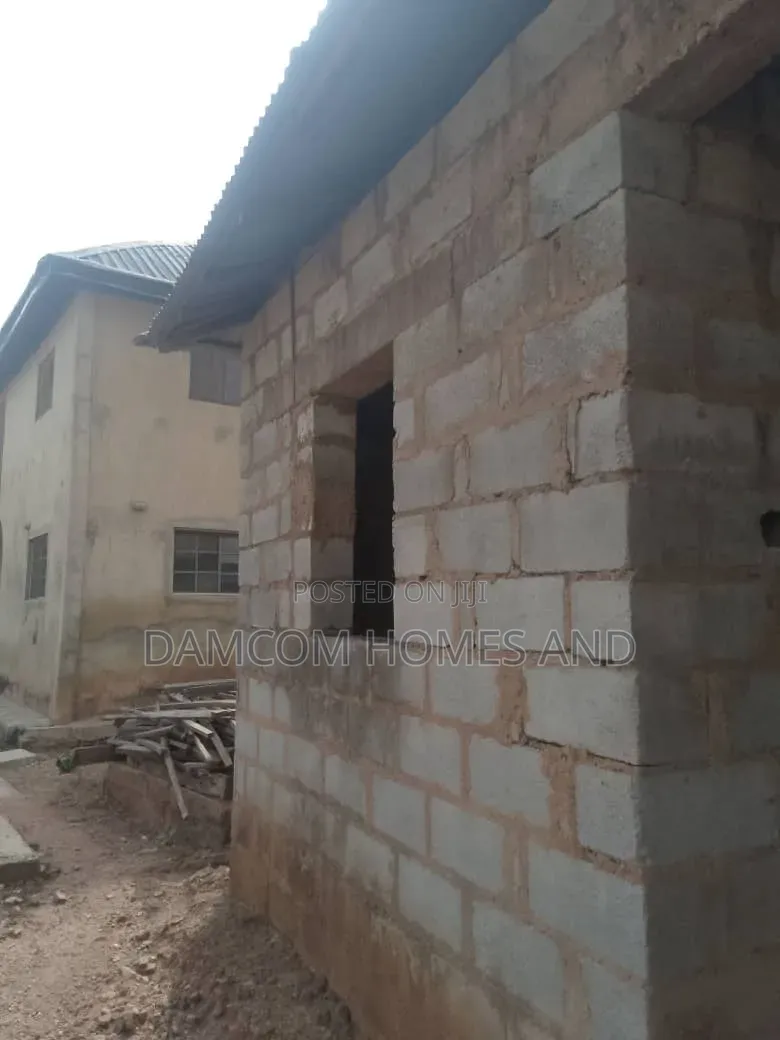 6bdrm Apartment in Ologuneru for sale in Ologuneru