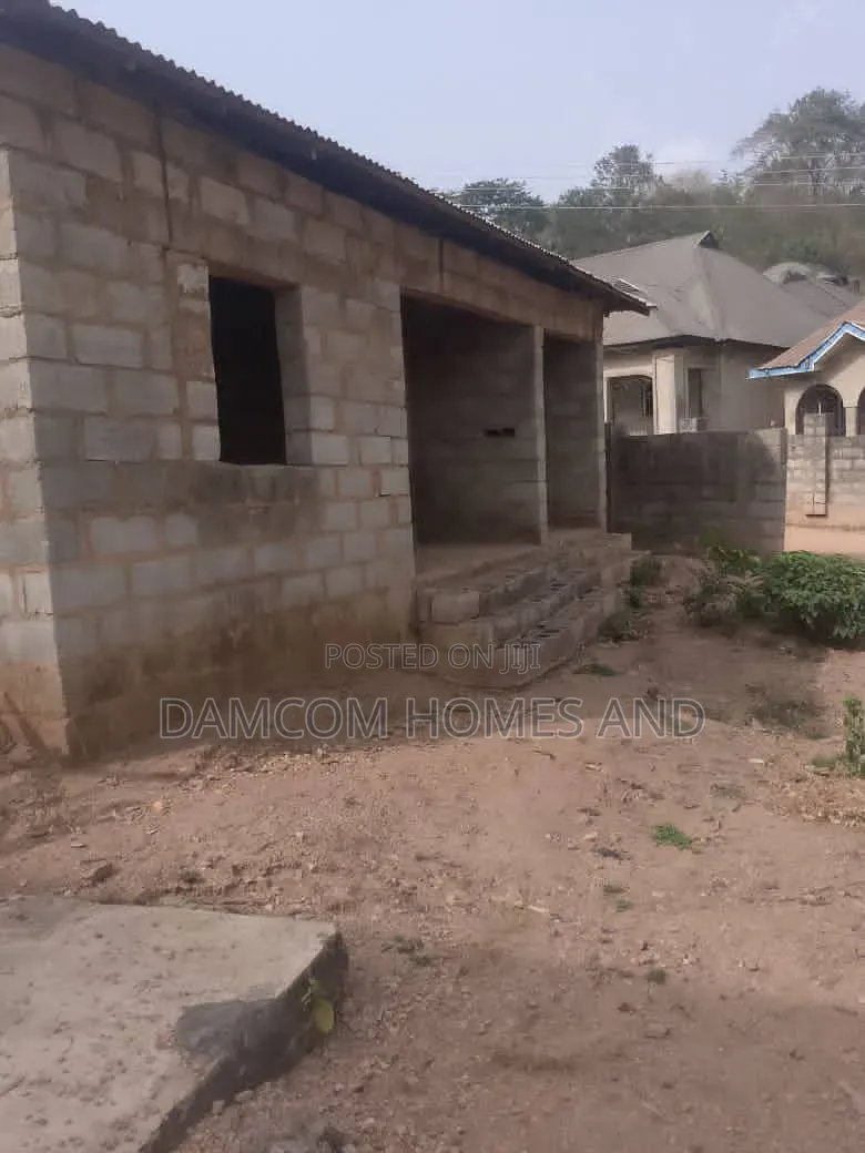 6bdrm Apartment in Ologuneru for sale in Ologuneru