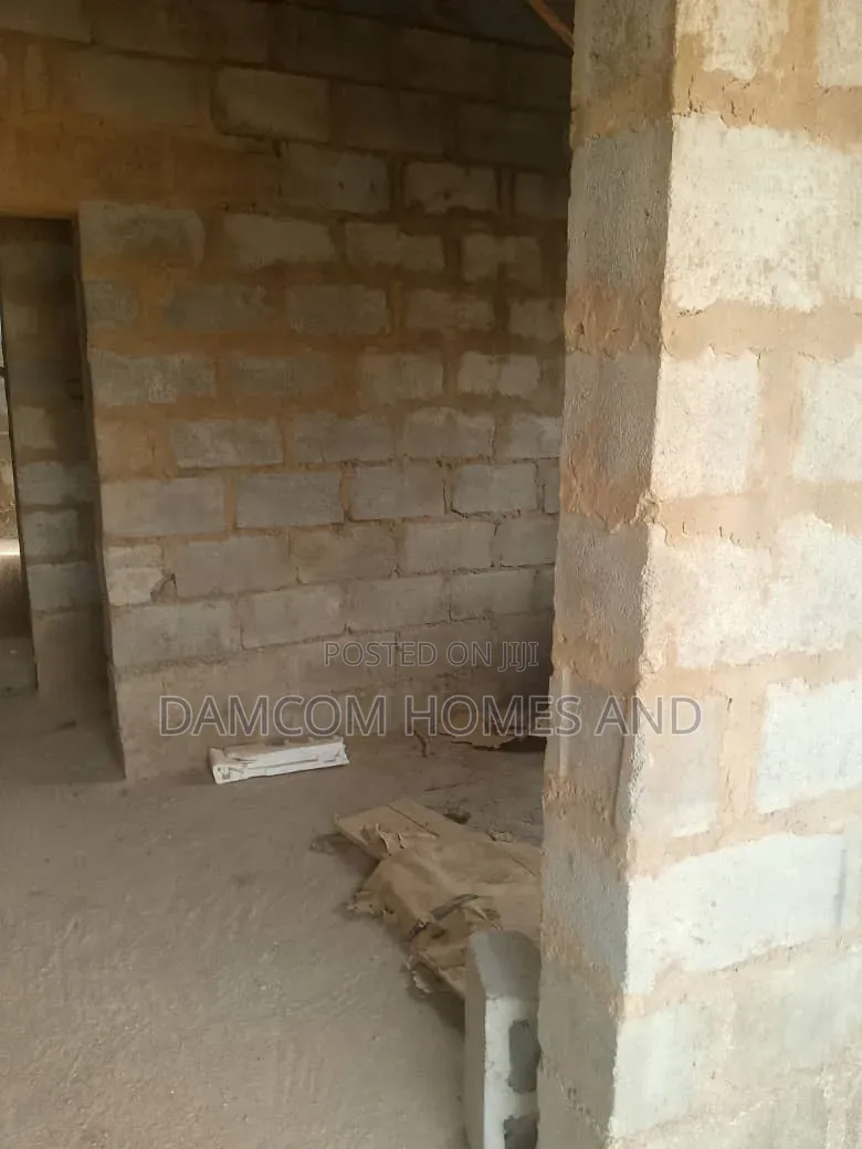 6bdrm Apartment in Ologuneru for sale in Ologuneru