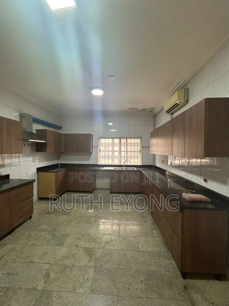 3bdrm Apartment in Parkview Estate  for sale in Parkview Estate