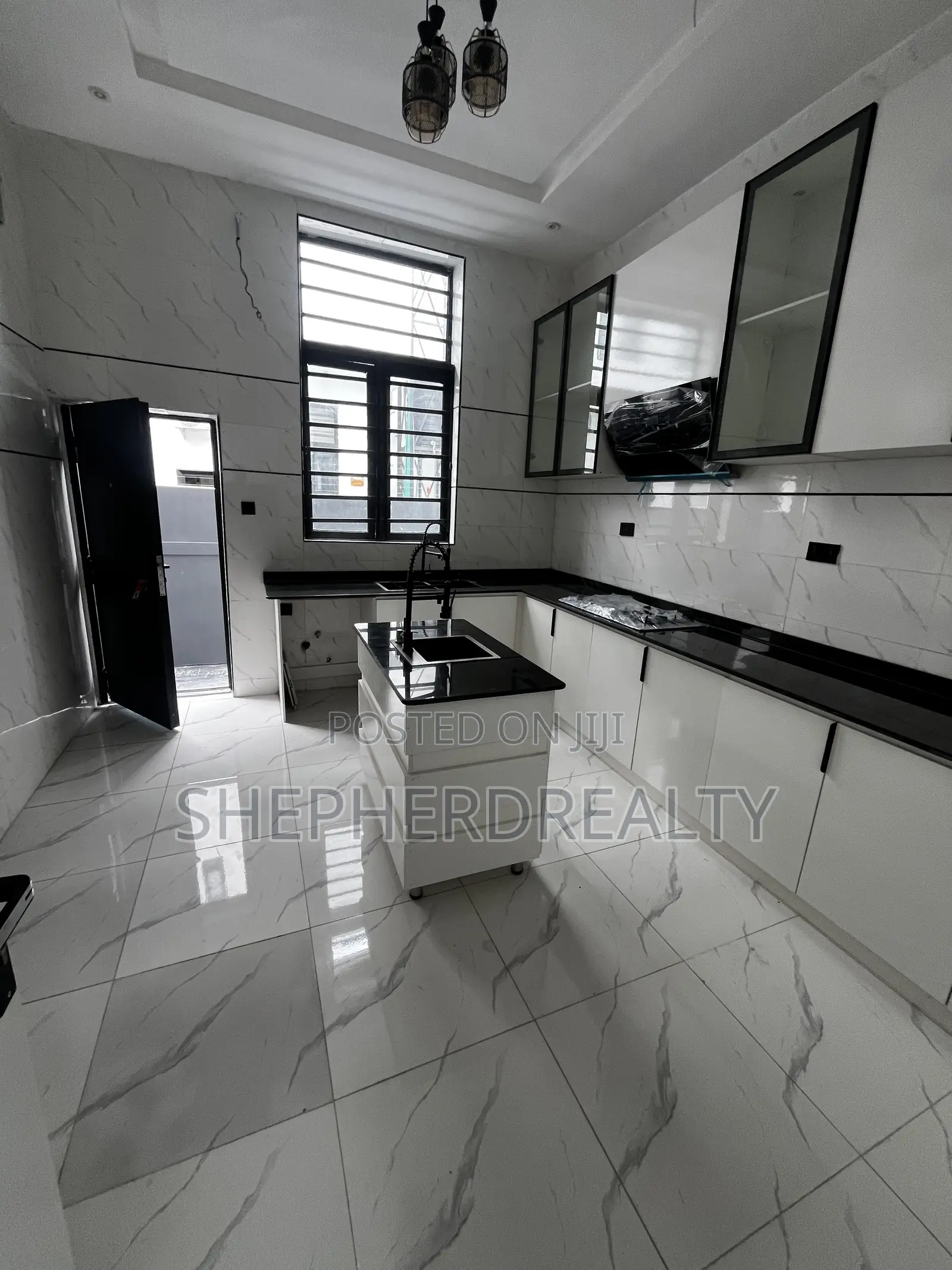 5bdrm Duplex in Sangotedo for sale in Sangotedo