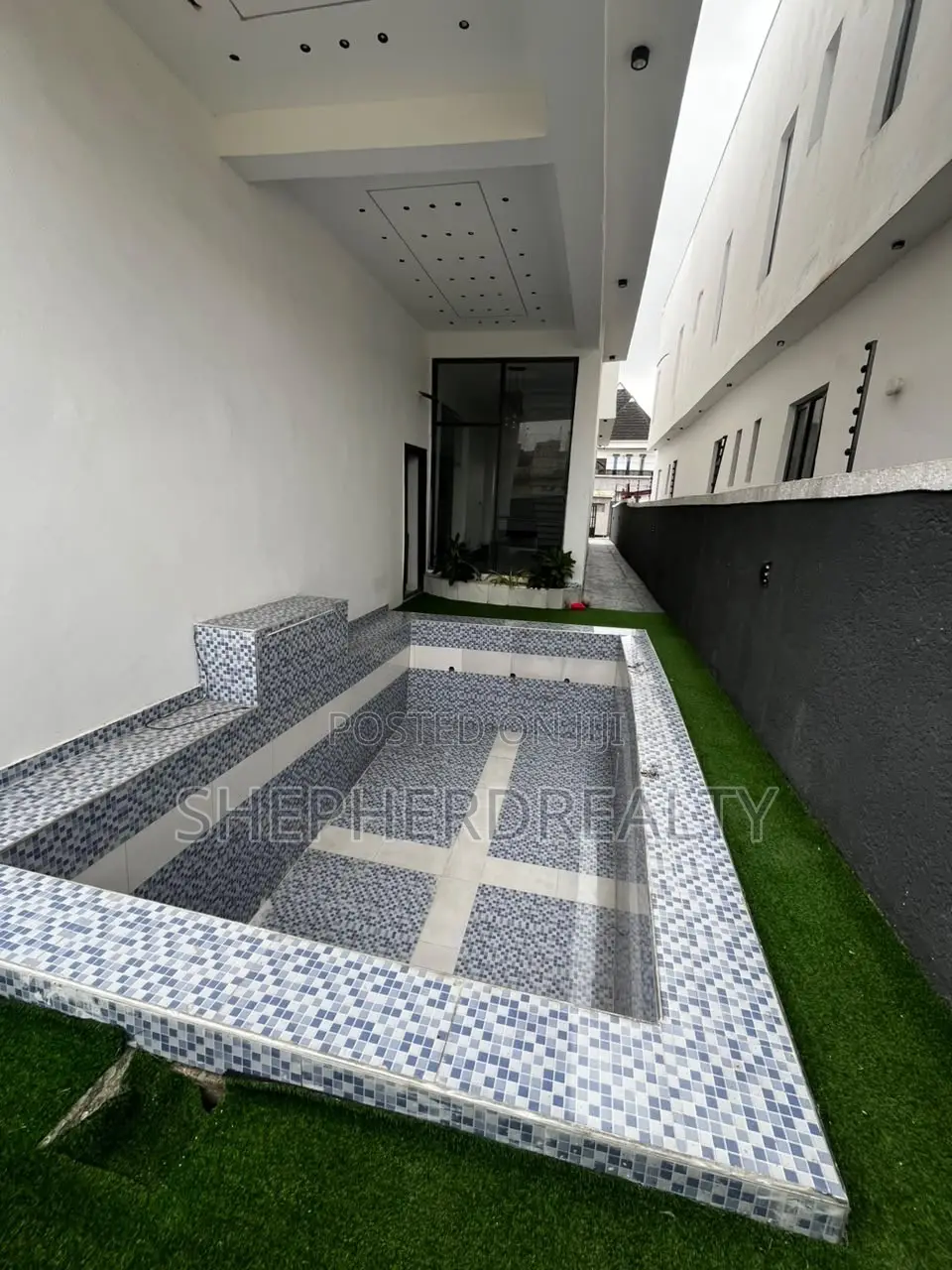 5bdrm Duplex in Sangotedo for sale in Sangotedo
