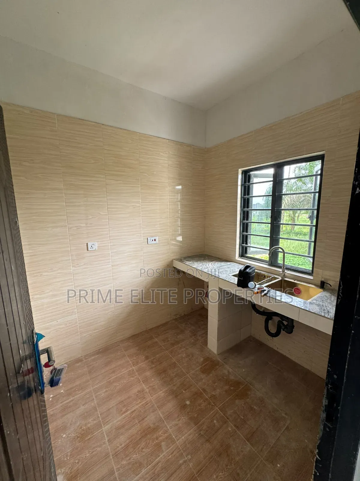 2bdrm Block of Flats in Ikot Akpanabia Axis, for rent in Uyo