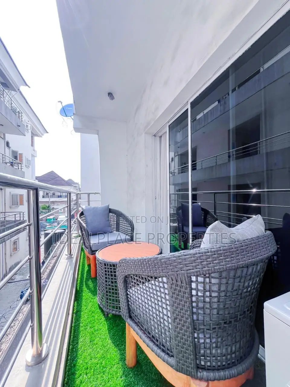 Furnished 3bdrm Apartment in Chevron for sale in Chevron