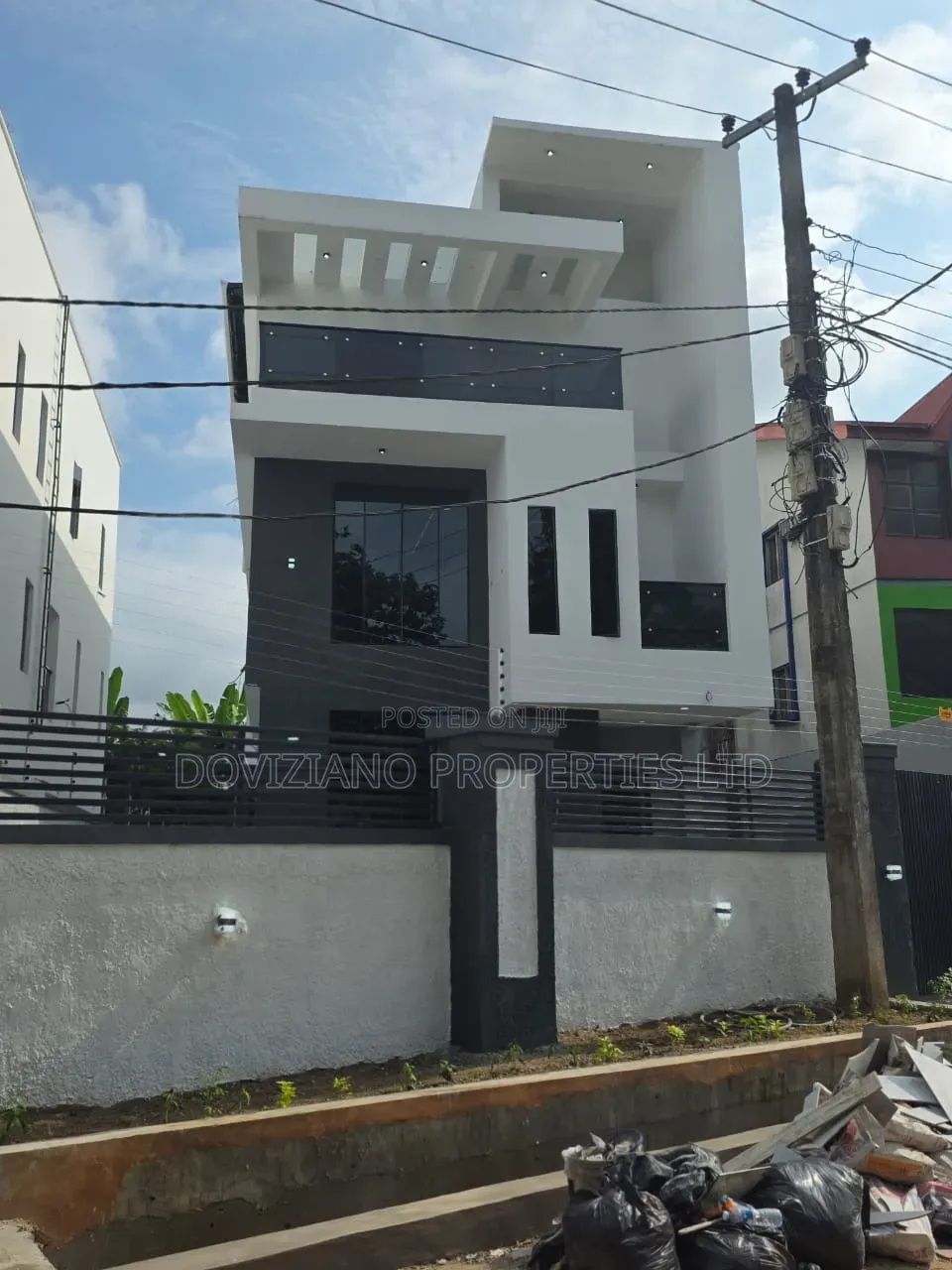 5bdrm Duplex in Adeniyi Jones for sale in Adeniyi Jones