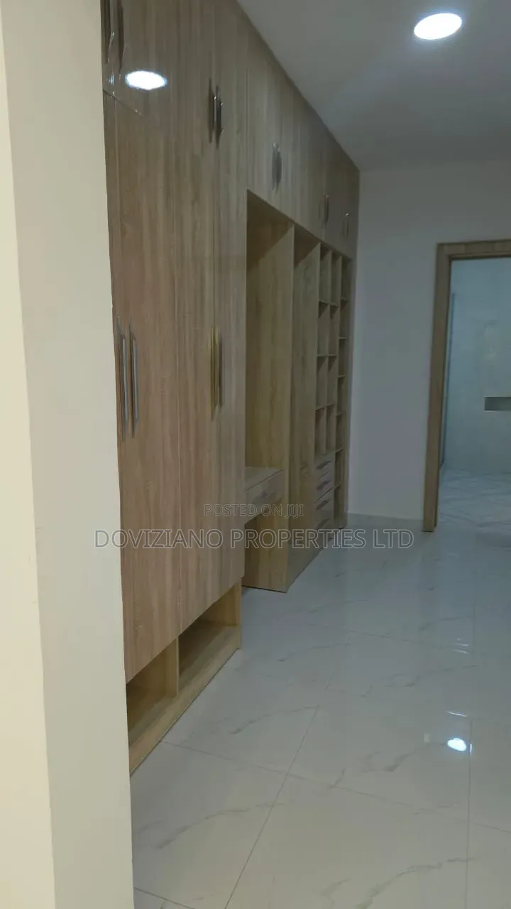 5bdrm Duplex in Adeniyi Jones for sale in Adeniyi Jones