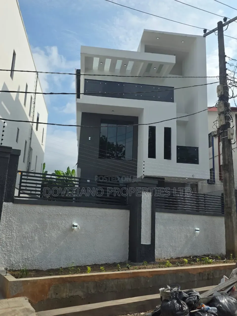 5bdrm Duplex in Adeniyi Jones for sale in Adeniyi Jones