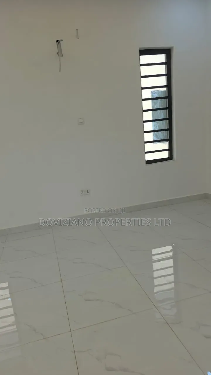 5bdrm Duplex in Adeniyi Jones for sale in Adeniyi Jones