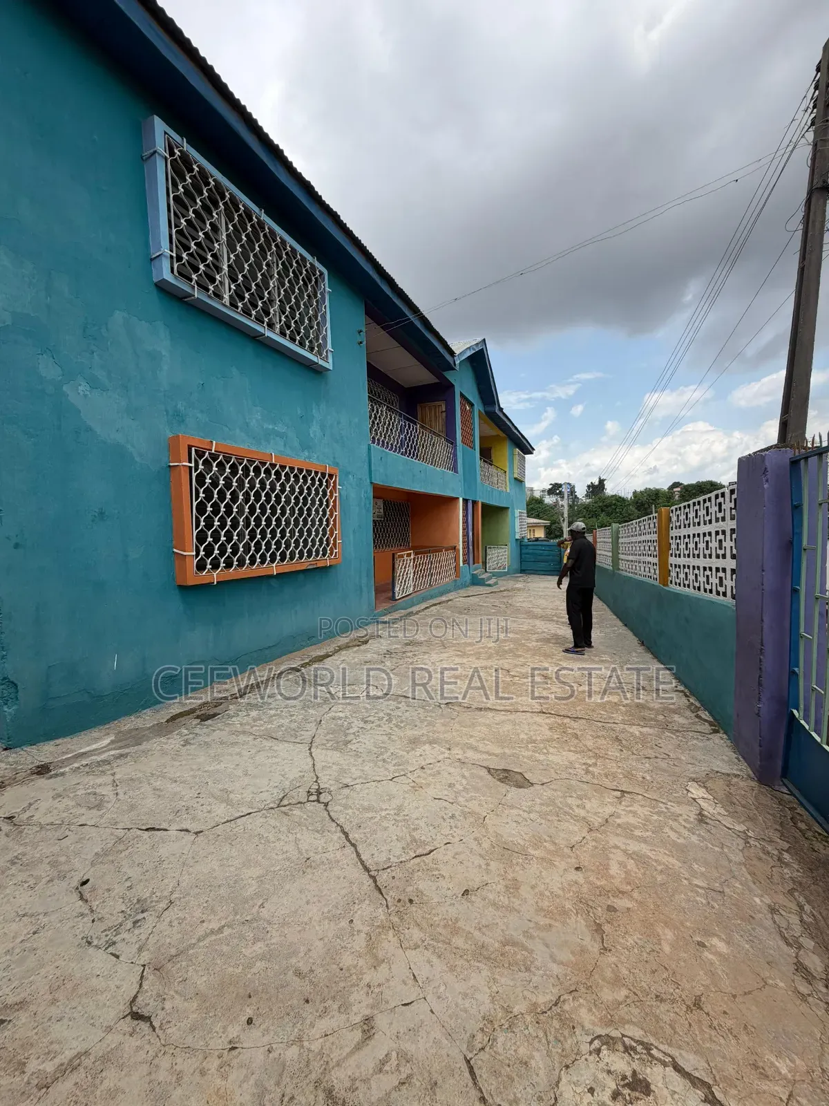 3bdrm Block of Flats in Joyce B Ring Road, CHallenge / Ibadan for sale in CHallenge / Ibadan
