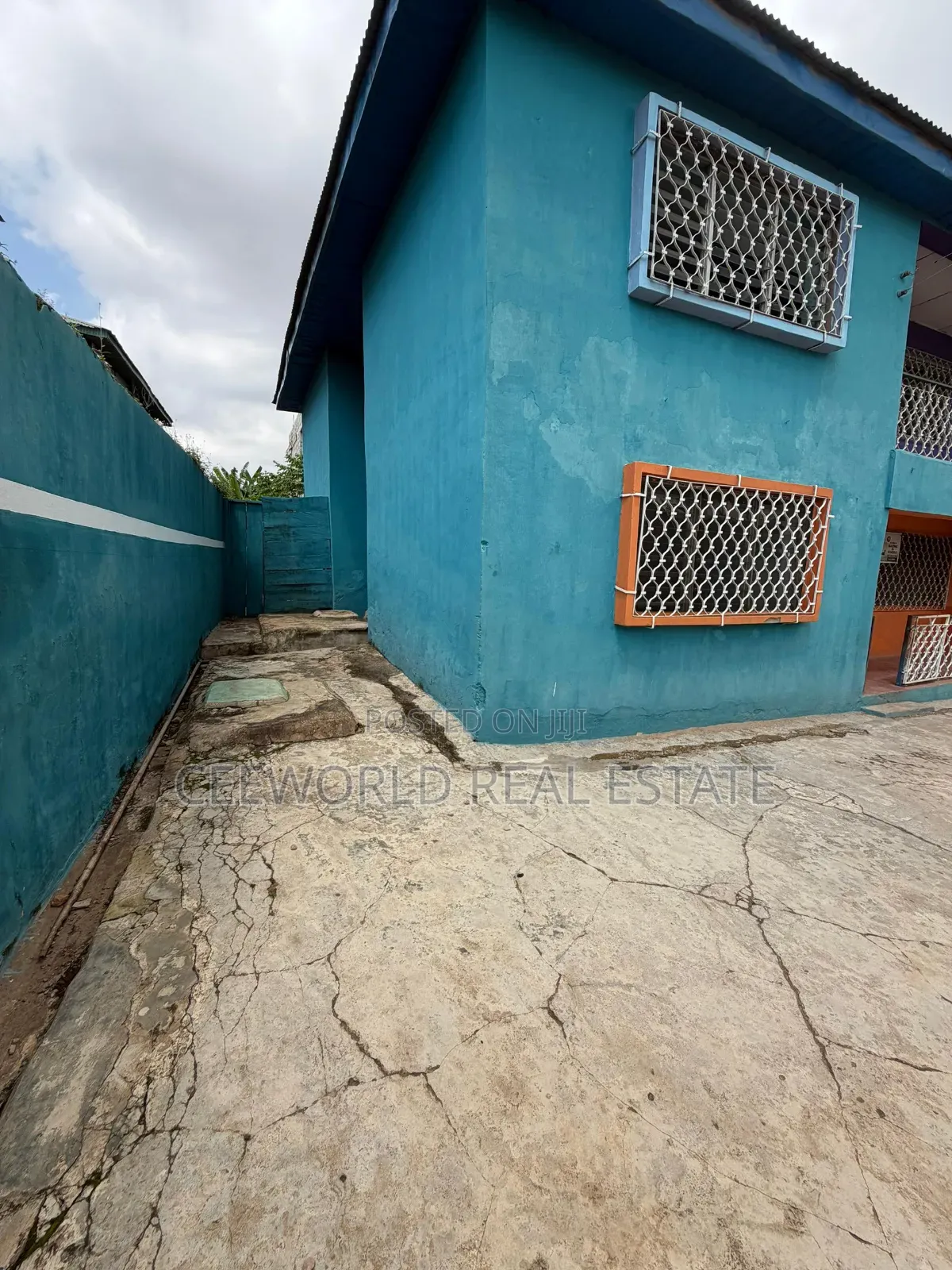 3bdrm Block of Flats in Joyce B Ring Road, CHallenge / Ibadan for sale in CHallenge / Ibadan