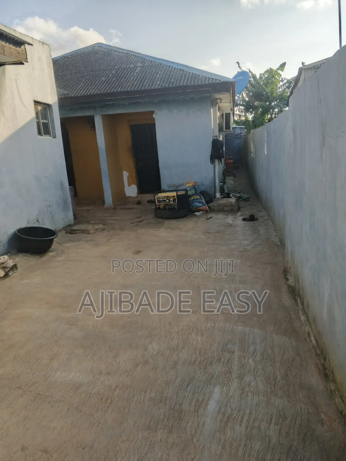 8bdrm Block of Flats in Ayobo for sale in Ayobo