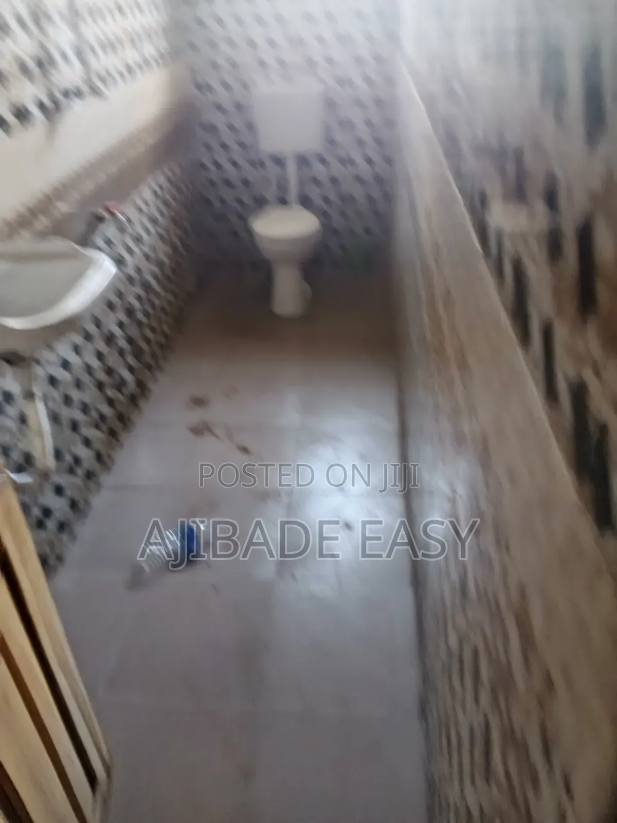 7bdrm Block of Flats in Ayobo for sale in Ayobo