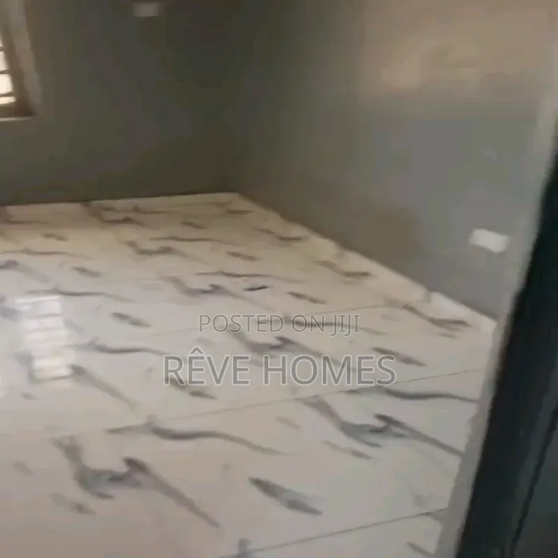2bdrm Block of Flats in Adekunle for rent in Adekunle