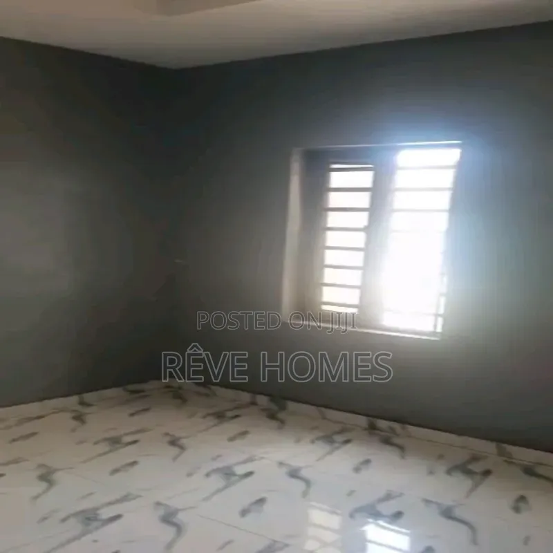 2bdrm Block of Flats in Adekunle for rent in Adekunle
