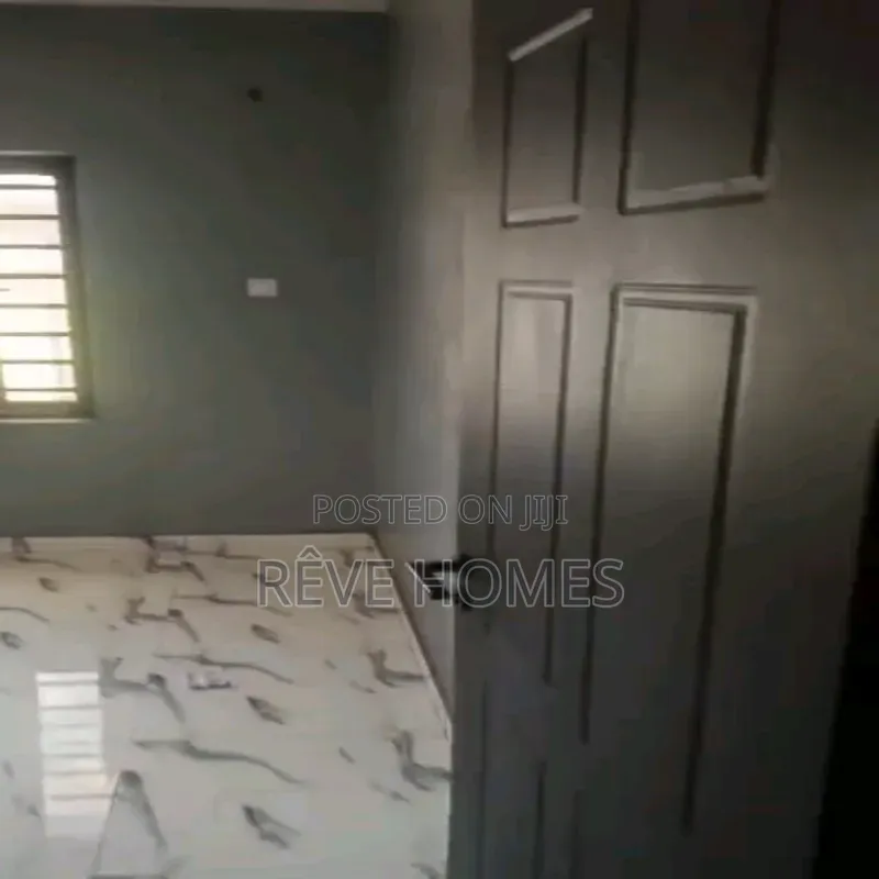 2bdrm Block of Flats in Adekunle for rent in Adekunle
