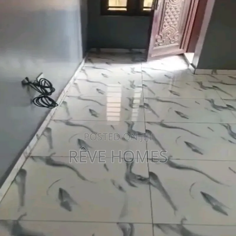 2bdrm Block of Flats in Adekunle for rent in Adekunle