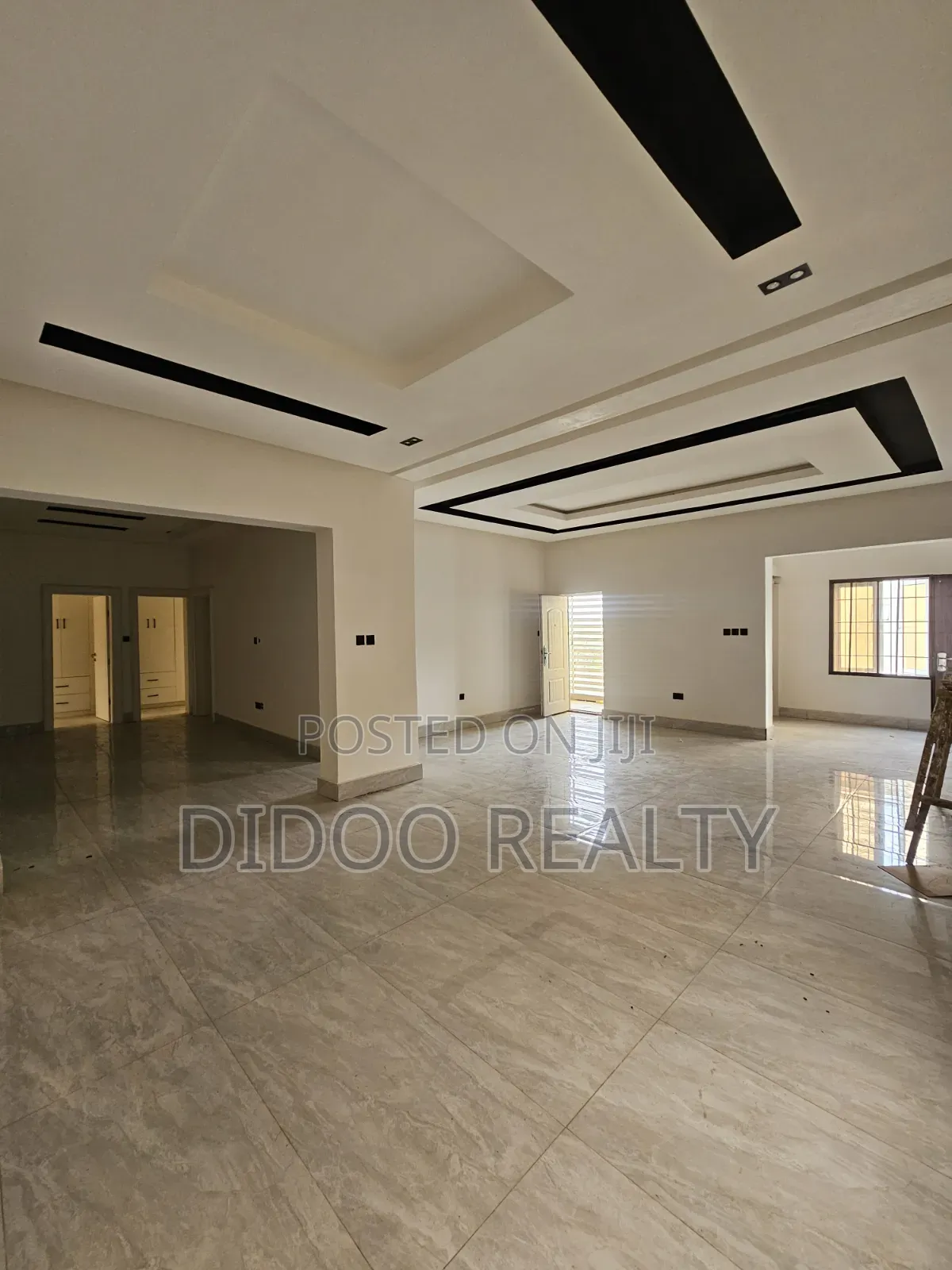3bdrm Block of Flats in Wuye for sale in Wuye