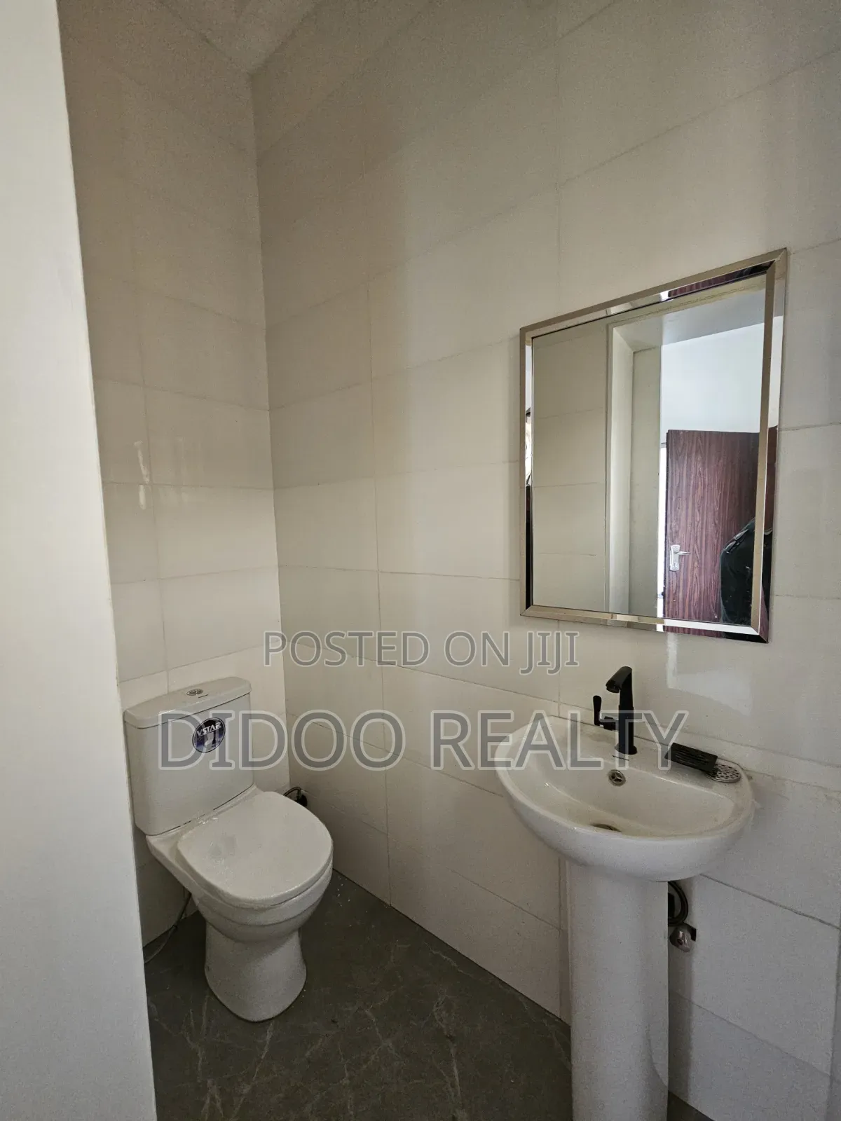 3bdrm Block of Flats in Wuye for sale in Wuye